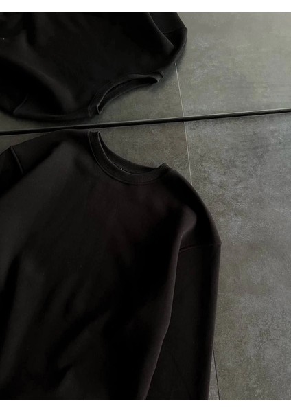 Kışlık Bisiklet Yaka Üç Iplik Basic Sweatshirt - Siyah fiyatları