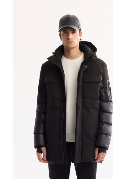 Erkek Siyah Kapüşonlu Su İtici Rüzgar Geçirmez -10°C Dayanıklı Uzun Şişme Mont A52Y6125