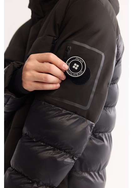 Erkek Siyah Kapüşonlu Su İtici Rüzgar Geçirmez -10°C Dayanıklı Uzun Şişme Mont A52Y6125