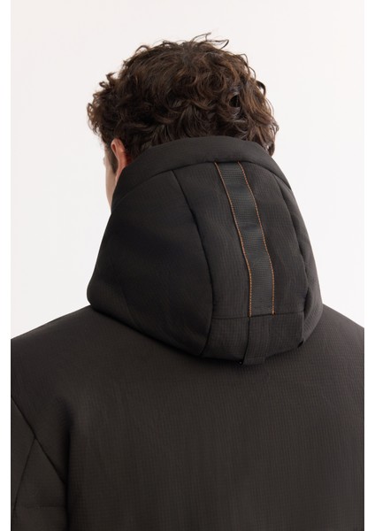 Erkek Siyah Kapüşonlu Su İtici Rüzgar Geçirmez -7°C Dayanıklı Şişme Comfort Fit Mont A52Y6184