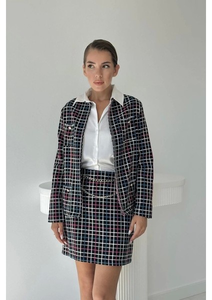 Siyah Önü Açık Ceket ve Eteği Zincirli Takım