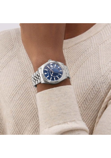 GUGW0977G1 Erkek Kol Saati