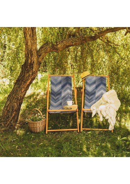 Mavi Geometrik Katlanır Şezlong (Ahşap Fırınlanmış Gürgen Ağacı, Süet Kumaş)