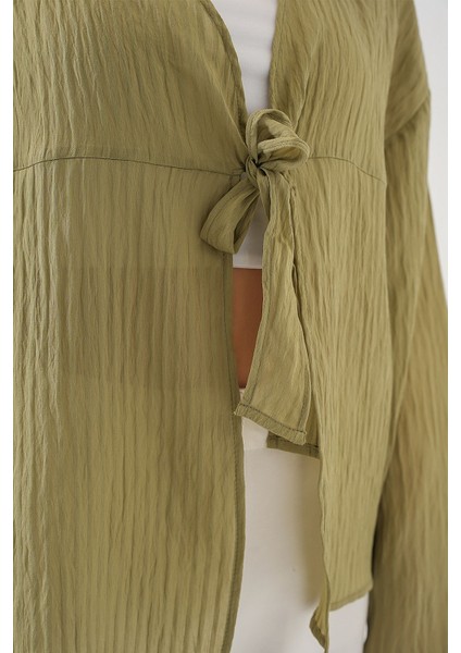 Kadın BDART Fiyonk Bağlamalı Sırsız V-Yaka Bluz Adaçayı Yeşili indirimleri