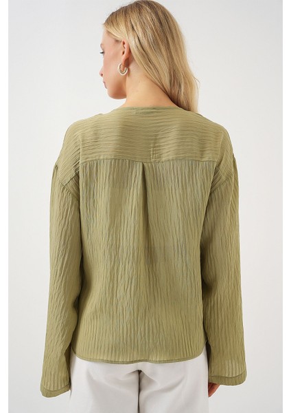 Kadın BDART Fiyonk Bağlamalı Sırsız V-Yaka Bluz Adaçayı Yeşili