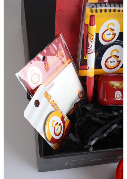Dekomus Gıft Box Özel Kutulu Galatasaray "aslanın Gücü" Kırtasiye Seti Post-It,3d Stıcker,uçlu Kalem,aırpods Kalemtraş fırsatları