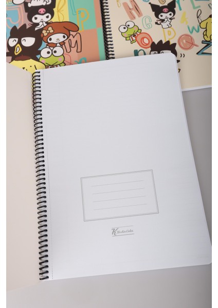 Dekomus Ile Lisanslı Hello Kıtty And Frıends "tekli" A4 Çizgili Okul Defteri 80 Yaprak
