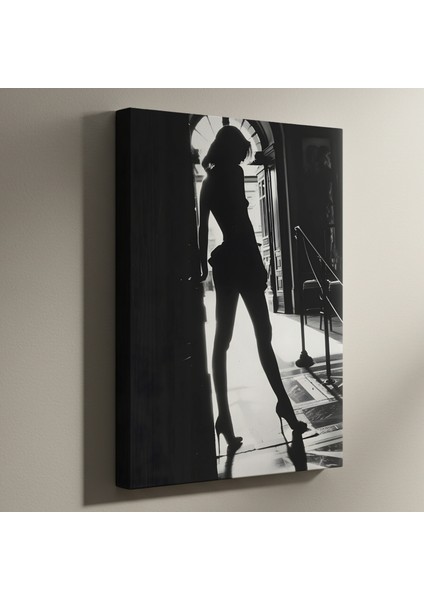 Karanlık Modern Kadın Silüeti Tablosu