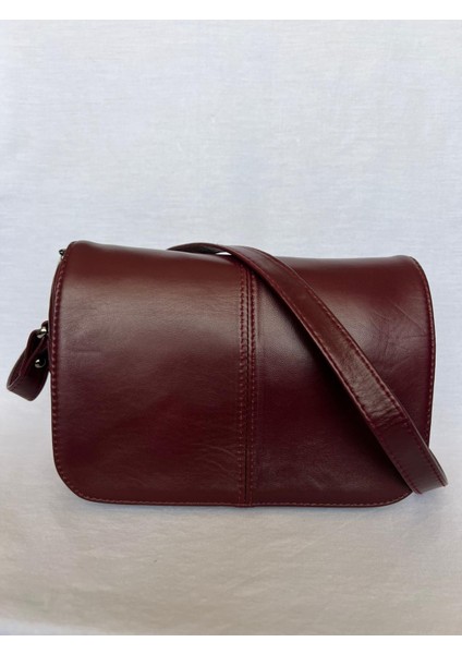 Hakiki Kuzu Derisi Bordo Dikişli Kapak Bayan Omuz Çantası 23X16X6