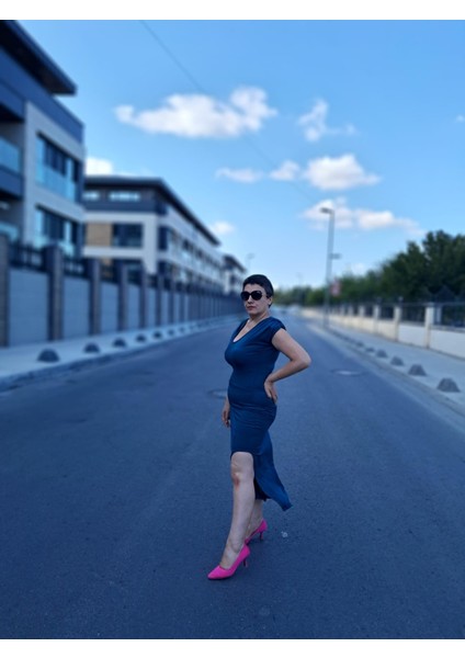 V Yaka Düşük Kol Derin Yırtmaçlı Midi Boy Elbise