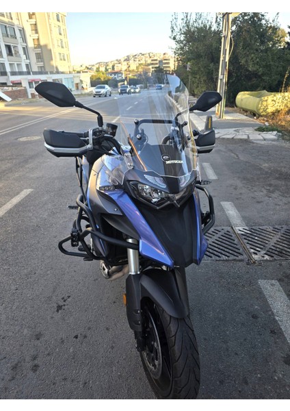 Qj Srt 550 Siperlik Ön Cam 2022-2025 Model 54CM Şeffaf Renkli 4mm fiyatları