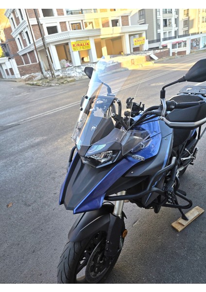 Qj Srt 550 Siperlik Ön Cam 2022-2025 Model 54CM Şeffaf Renkli 4mm modelleri