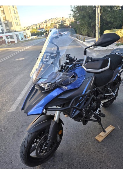 Qj Srt 550 Siperlik Ön Cam 2022-2025 Model 54CM Şeffaf Renkli 4mm