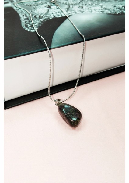 Anyolit Doğal Taşı Zincirli El Yapımı Kolye Uç: 2 cm Zincir: 20 cm Kutulu indirimleri