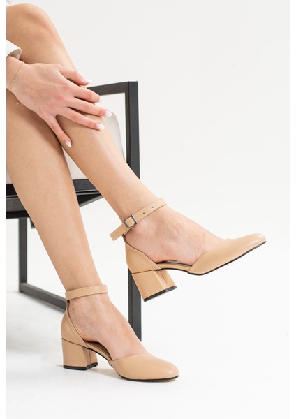 Günlük Kadın Bilekten Bağlı Önü Kapalı Kalın Topuklu Oval Sivri Burun Abiye Ayakkabı 243