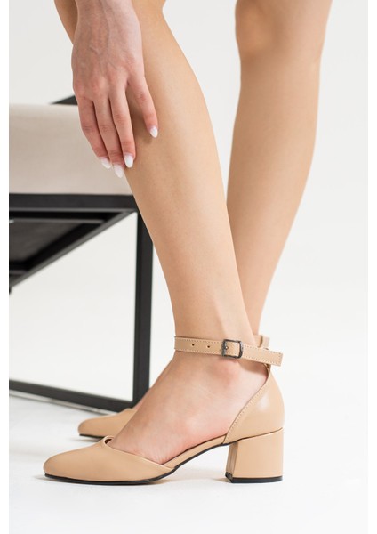 Günlük Kadın Bilekten Bağlı Önü Kapalı Kalın Topuklu Oval Sivri Burun Abiye Ayakkabı 243 modelleri