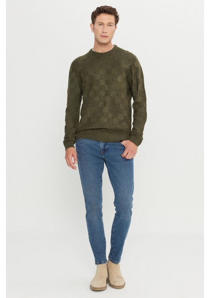 Standart Fit Normal Kesim Bisiklet Yaka Jakarlı Triko Kazak fiyatları