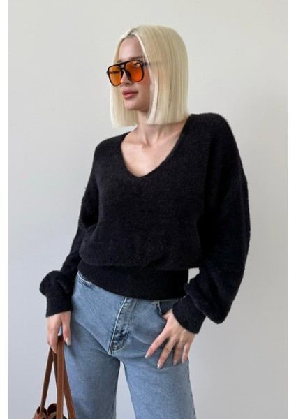 Siyah V Yaka Yumuşak Dokulu Kadın Kazak MG2499