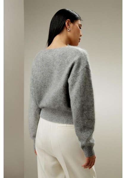 Gri V Yaka Yumuşak Dokulu Kadın Kazak MG2499 modelleri