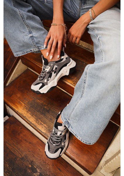 Kadın Yüksek Taban Sneaker Bağcıklı Spor Ayakkabı Edisa Siyah fiyatları