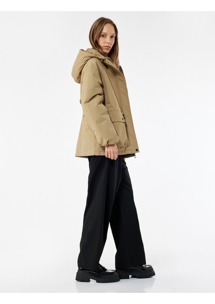 Uzun Kollu Kapaklı Cepli Kapşonlu Mont