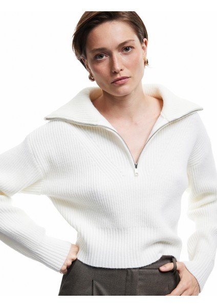 Uzun Kollu Dik Yaka Yarım Fermuarlı Triko Kazak