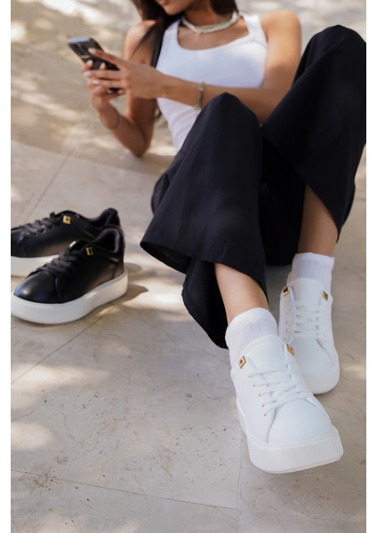 Kadın Sneaker Kalın Taban Altın Toka Detaylı Bağcıklı Spor Ayakkabı Rofke