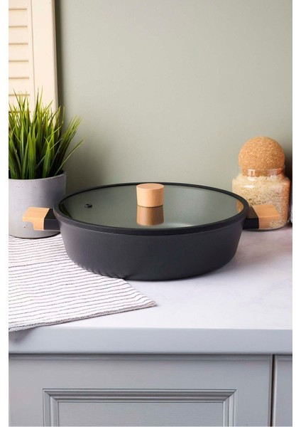Cookwood Black Indüksiyon Tabanlı Ahşap Kulplu Kapaklı Seramik Basık Tencere 28 cm fırsatları