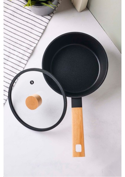Cookwood Black Indüksiyon Tabanlı Ahşap Saplı Kapaklı Seramik Tencere 18 cm modelleri