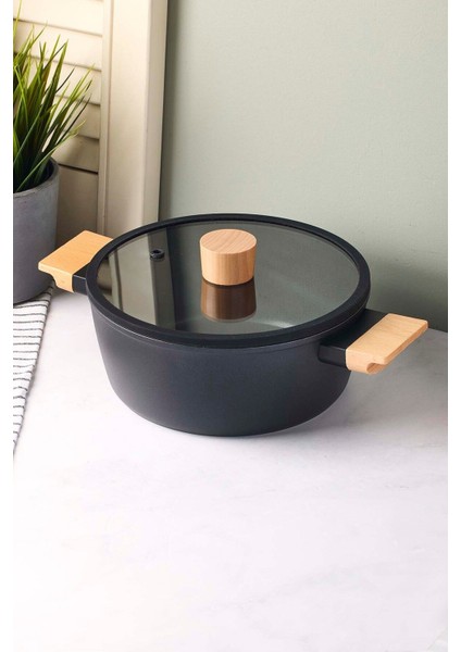 Cookwood Black Indüksiyon Tabanlı Ahşap Kulplu Kapaklı Seramik Derin Tencere 20 cm