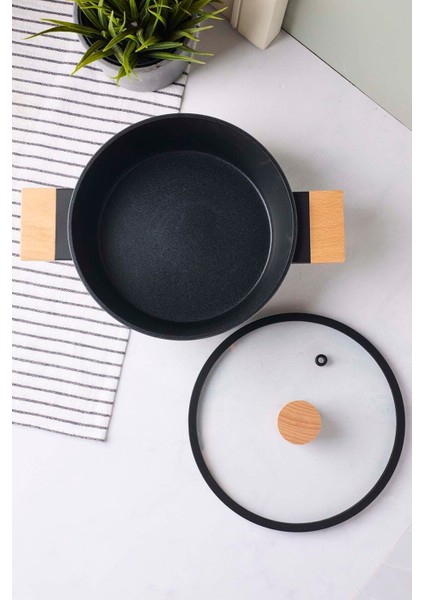 Cookwood Black Indüksiyon Tabanlı Ahşap Kulplu Kapaklı Seramik Derin Tencere 20 cm fiyatları
