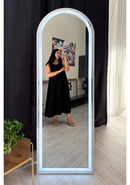 LED Işikli Beyaz Metal Çerçeveli Influencer ve Ayaklı Boy Aynası 180 x 60 cm fırsatları