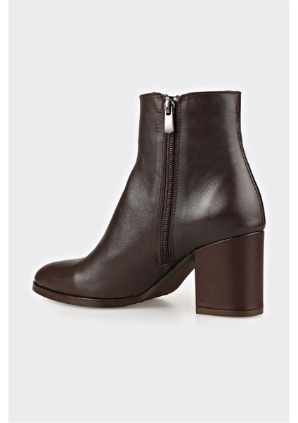 Kahve Deri Kadın Klasik Bot modelleri