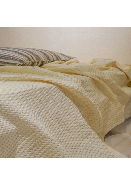 Premium %100 Pamuk Çift Kişilik Yazlık Pike, Yatak Örtüsü, Terletmez Kumaş(Krem RENK)(240X200CM) fırsatları