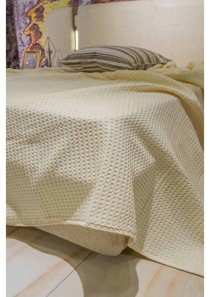 Premium %100 Pamuk Çift Kişilik Yazlık Pike, Yatak Örtüsü, Terletmez Kumaş(Krem RENK)(240X200CM)