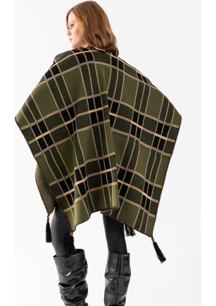 Ekose Desen Balıkçı Dikişli Desenli Dokuma Triko Panço, Deri ve Düğme Detaylı Püsküllü Kadın Dış Giyim Panço fırsatları