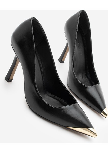 Kadın Stiletto Sivri Burun Altın Detaylı Topuklu Ayakkabı Ginez Siyah
