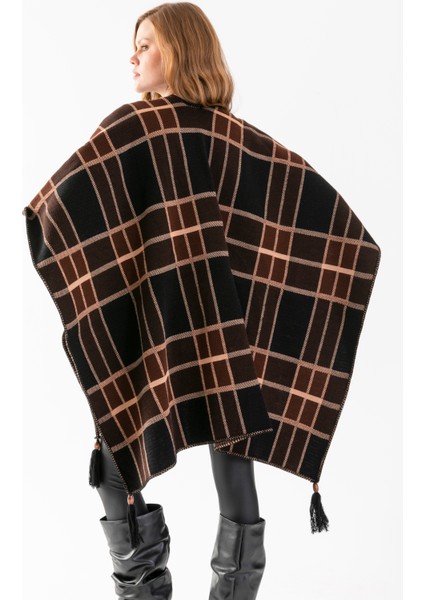 Ekose Desen Balıkçı Dikişli Desenli Dokuma Triko Panço, Deri ve Düğme Detaylı Püsküllü Kadın Dış Giyim Panço modelleri