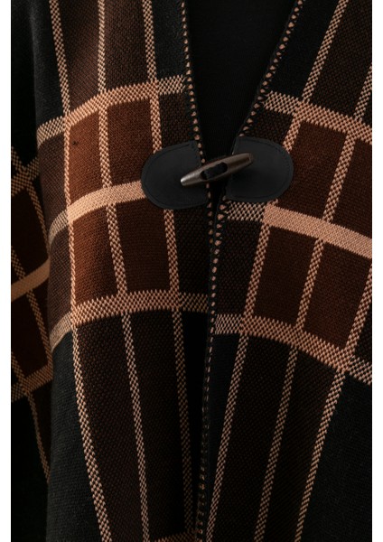 Ekose Desen Balıkçı Dikişli Desenli Dokuma Triko Panço, Deri ve Düğme Detaylı Püsküllü Kadın Dış Giyim Panço