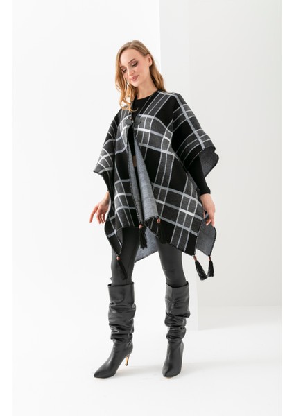 Ekose Desen Balıkçı Dikişli Desenli Dokuma Triko Panço, Deri ve Düğme Detaylı Püsküllü Kadın Dış Giyim Panço