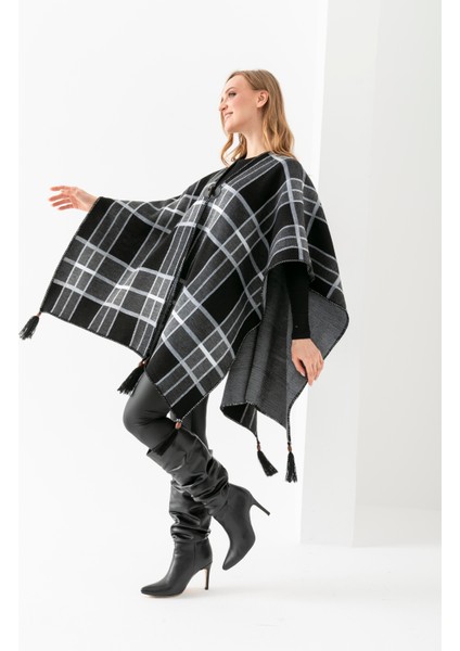 Ekose Desen Balıkçı Dikişli Desenli Dokuma Triko Panço, Deri ve Düğme Detaylı Püsküllü Kadın Dış Giyim Panço fiyatları