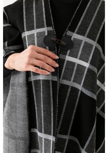 Ekose Desen Balıkçı Dikişli Desenli Dokuma Triko Panço, Deri ve Düğme Detaylı Püsküllü Kadın Dış Giyim Panço