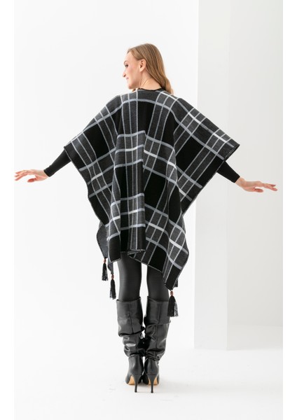 Ekose Desen Balıkçı Dikişli Desenli Dokuma Triko Panço, Deri ve Düğme Detaylı Püsküllü Kadın Dış Giyim Panço