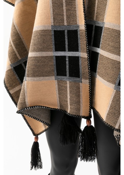 Ekose Desen Balıkçı Dikişli Desenli Dokuma Triko Panço, Deri ve Düğme Detaylı Püsküllü Kadın Dış Giyim Panço