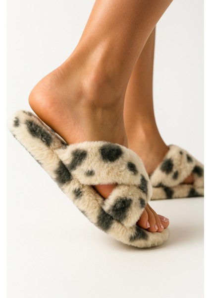 Peluş Çapraz Bant Kadın Ev Terliği Rahat ve Şık Kışlık Hafif Kaymaz