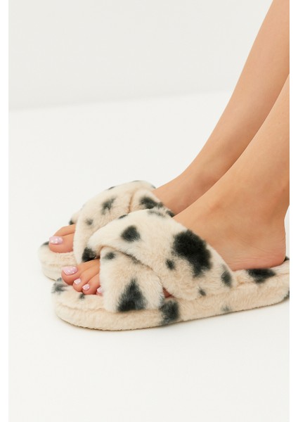 Peluş Çapraz Bant Kadın Ev Terliği Rahat ve Şık Kışlık Hafif Kaymaz fiyatları