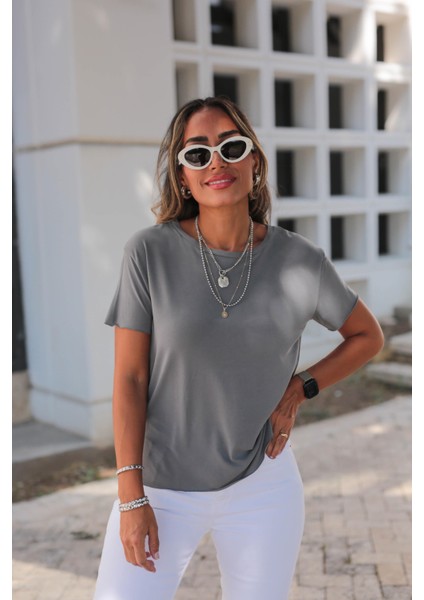 Kadın Yuvarlak Yaka Kol Etek Lazer Kesim Yırtmaç Detaylı Modal T-Shirt