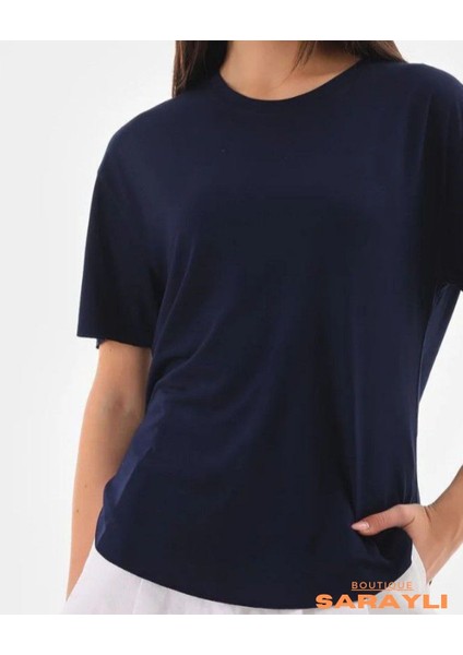 Kadın Yuvarlak Yaka Kol Etek Lazer Kesim Yırtmaç Detaylı Modal T-Shirt