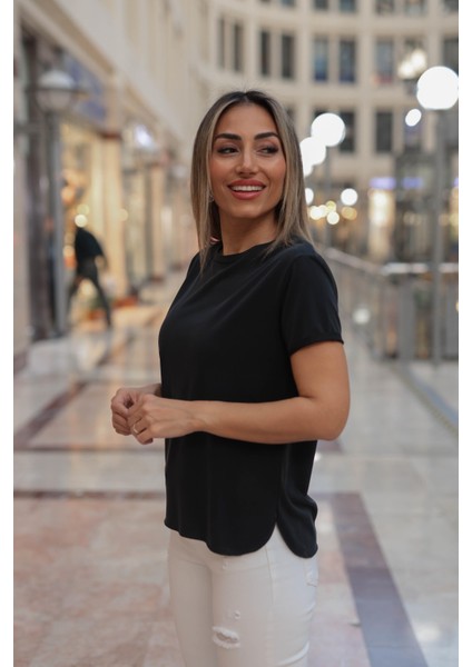 Kadın Yuvarlak Yaka Kol Etek Lazer Kesim Yırtmaç Detaylı Modal T-Shirt