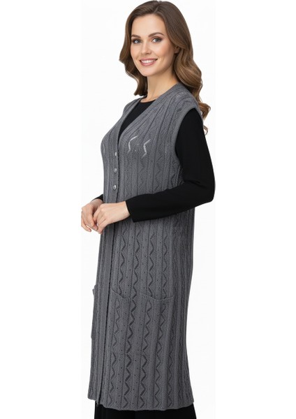 Kadın Pamuklu Rölaks Örme Anne Yelek V Yaka Güldane Motifli Delikli Üç Düğmeli Çift Cepli